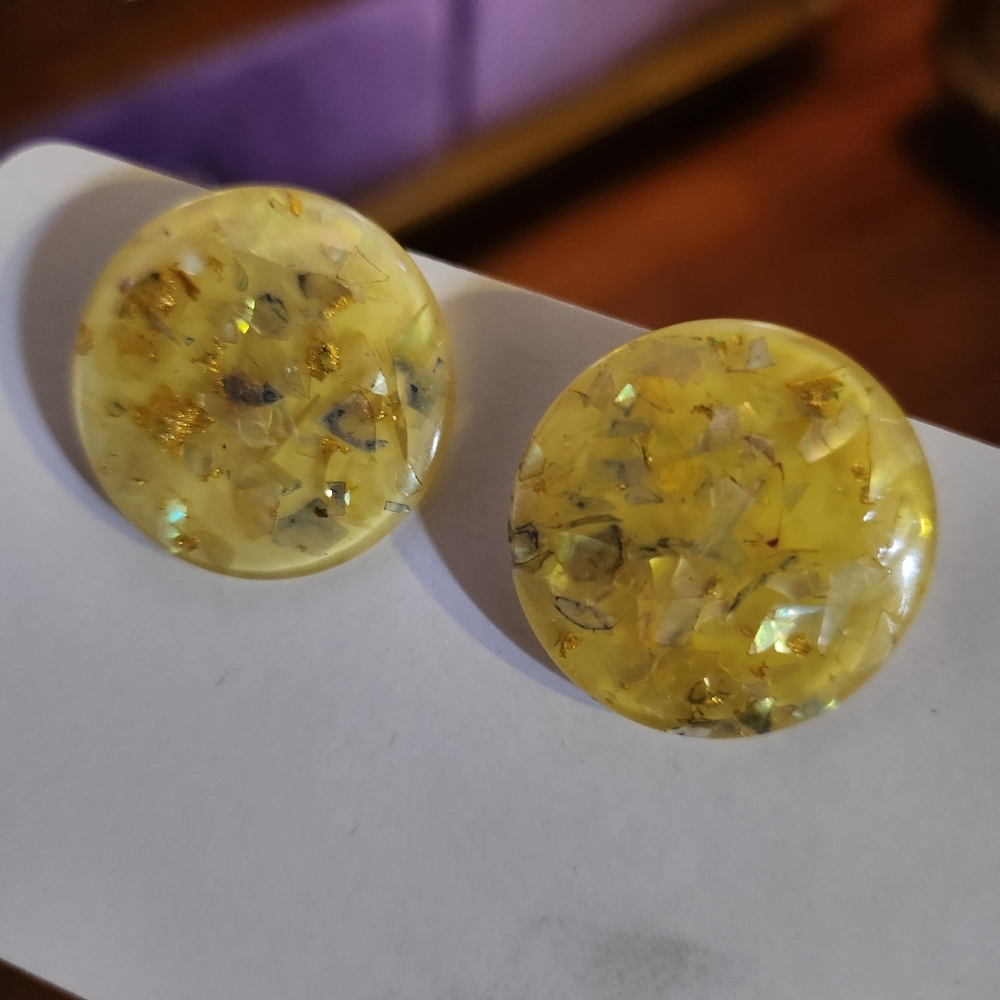VINTAGE 1950s confetti yellow earrings
